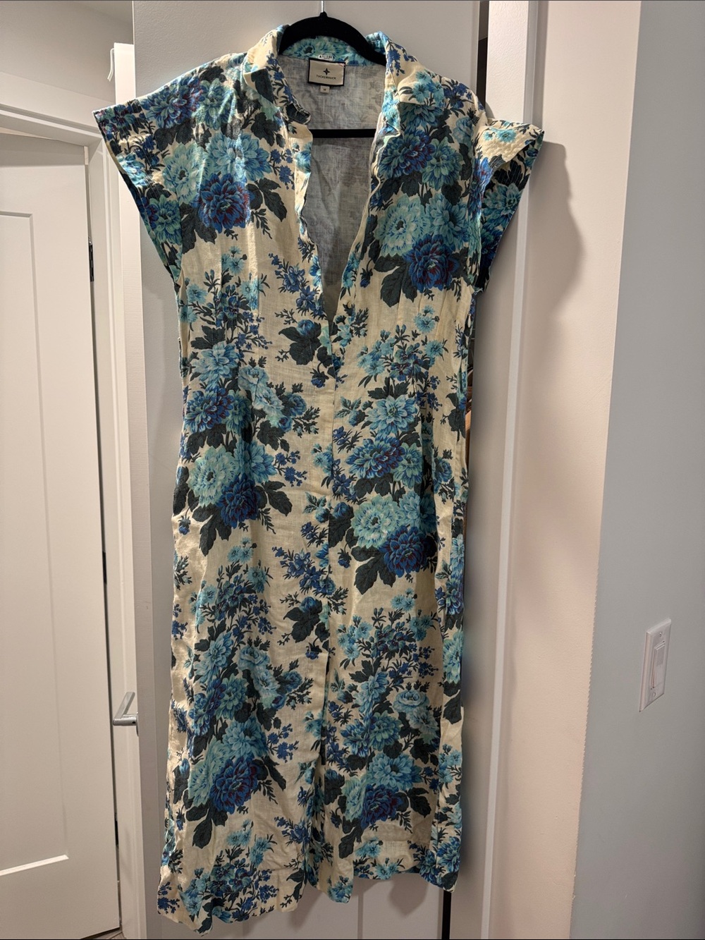 Tuckernuck Blue Floral V-Neck linen midi  Dress-worn twice!